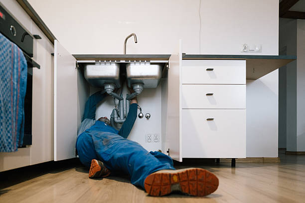 Professional Emergency Plumber technician working in Quentin, PA